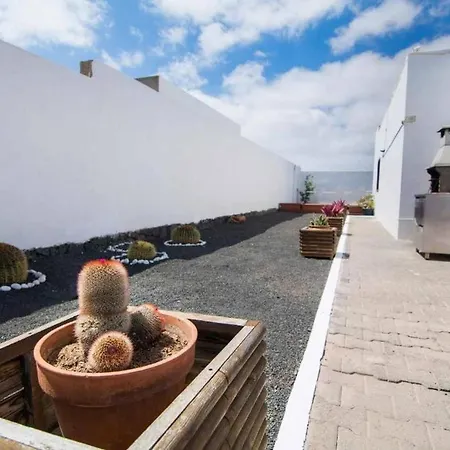 Baroli Huge Private Heated Pool * Playa Blanca